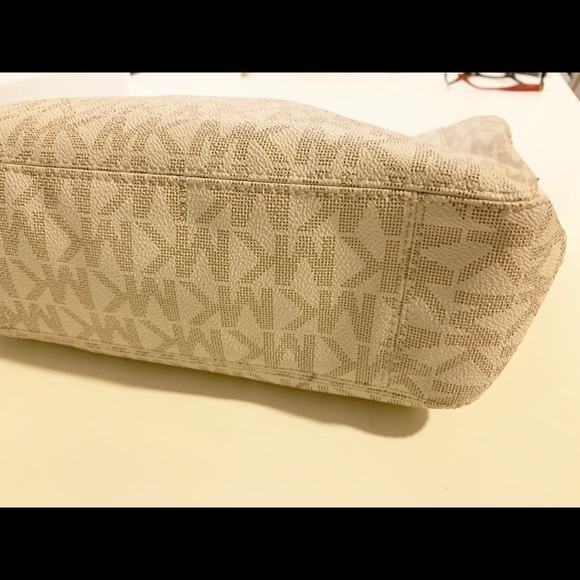 Michael Kors Fulton Medium Leather Shoulder Bag - Picture 3 of 7